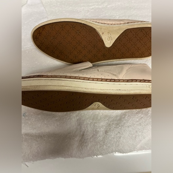 UGG shoes size 9 - Picture 3 of 5